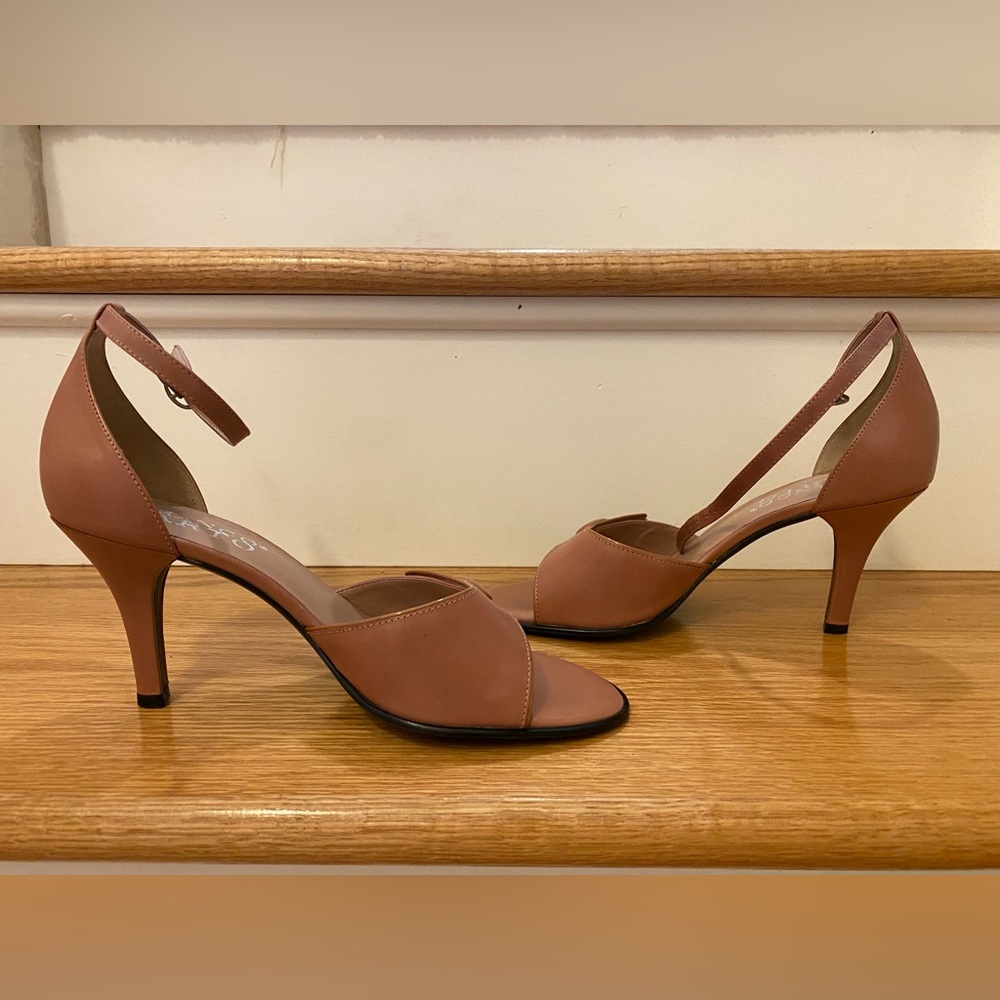 Franco Sarto, size 7, leather upper. Heel 3.5. New.